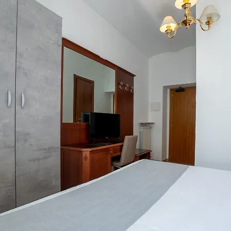 Hotel Gabriella 3*