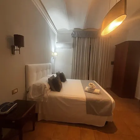 Отель Gabriella